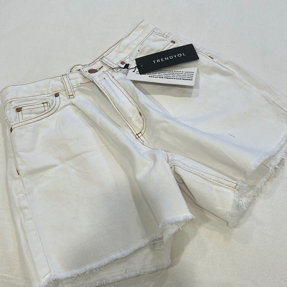 NWT Trendyol White‎ Denim Shorts